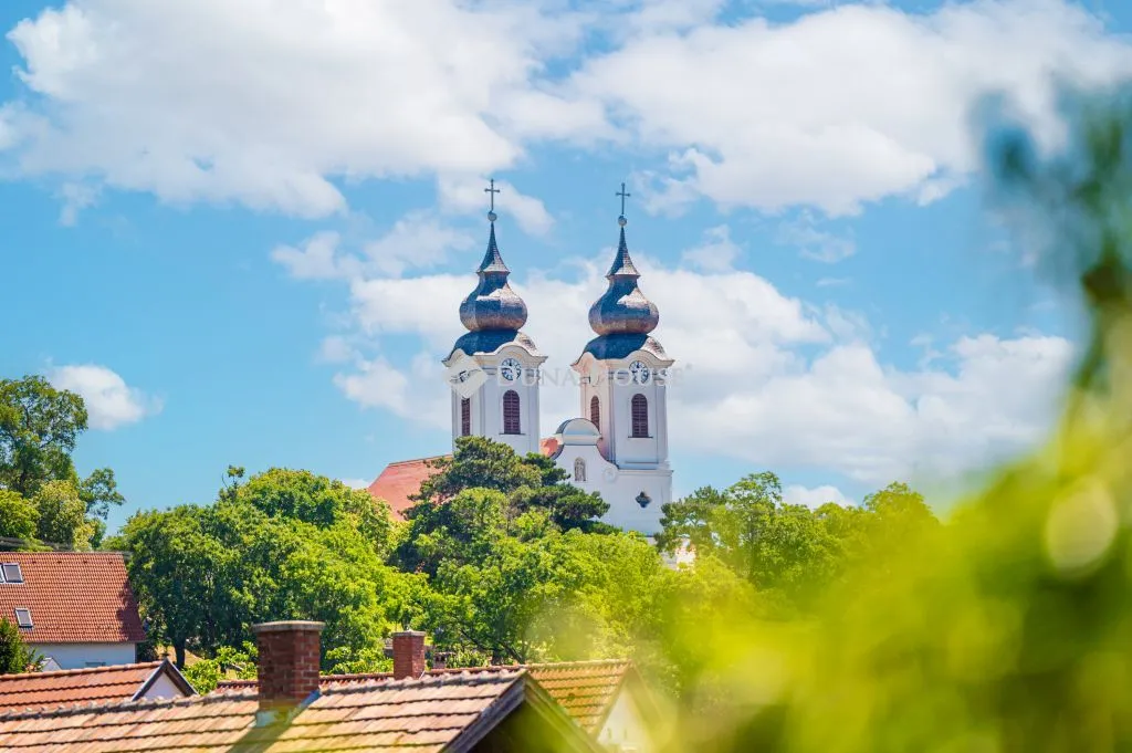 elado-csaladi-haz-tihany-128554574-t6.webp
