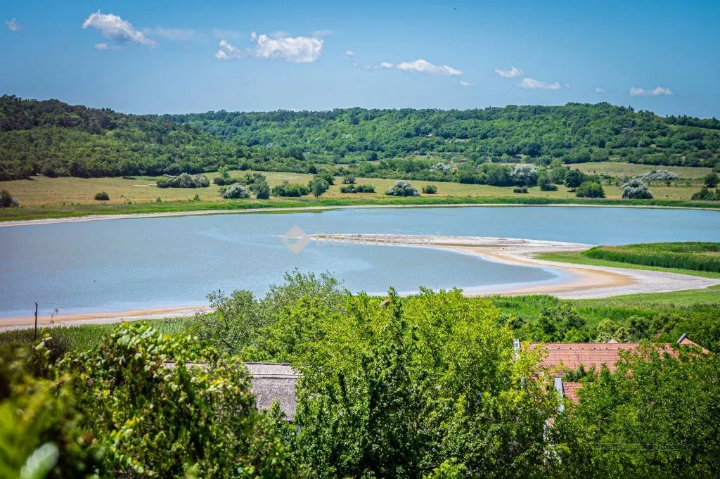 elado-csaladi-haz-tihany-128554575-t6.webp