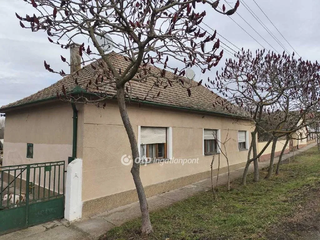 elado-csaladi-haz-villany-123523703-t6.webp