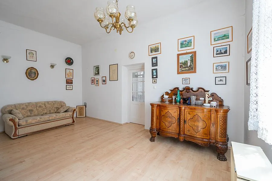 elado-csaladi-haz-budapest-iii-kerulet-csillaghegy-128377402-t6.webp