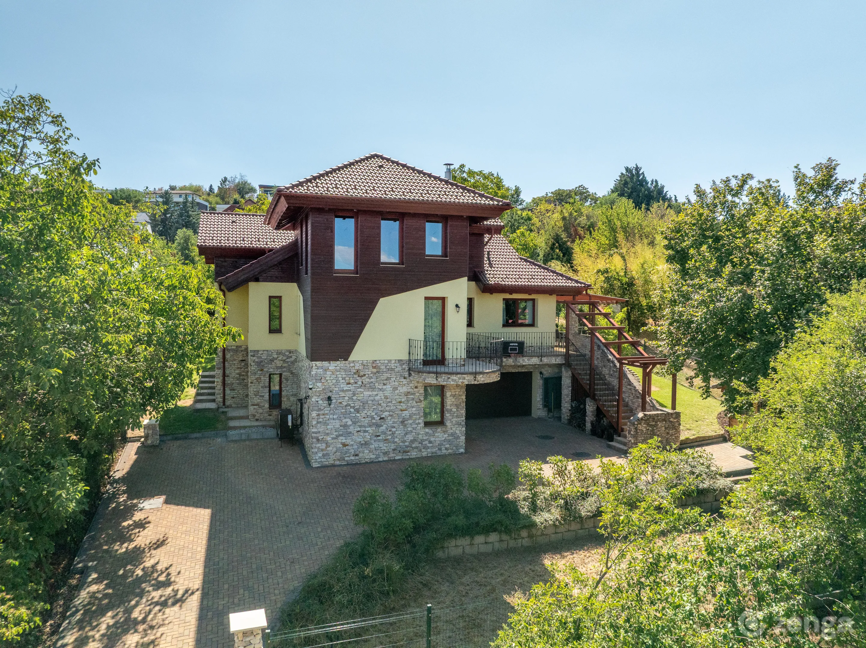 elado-csaladi-haz-budaors-budaorsi-kamaraerdo-132482159-k6 (1).webp