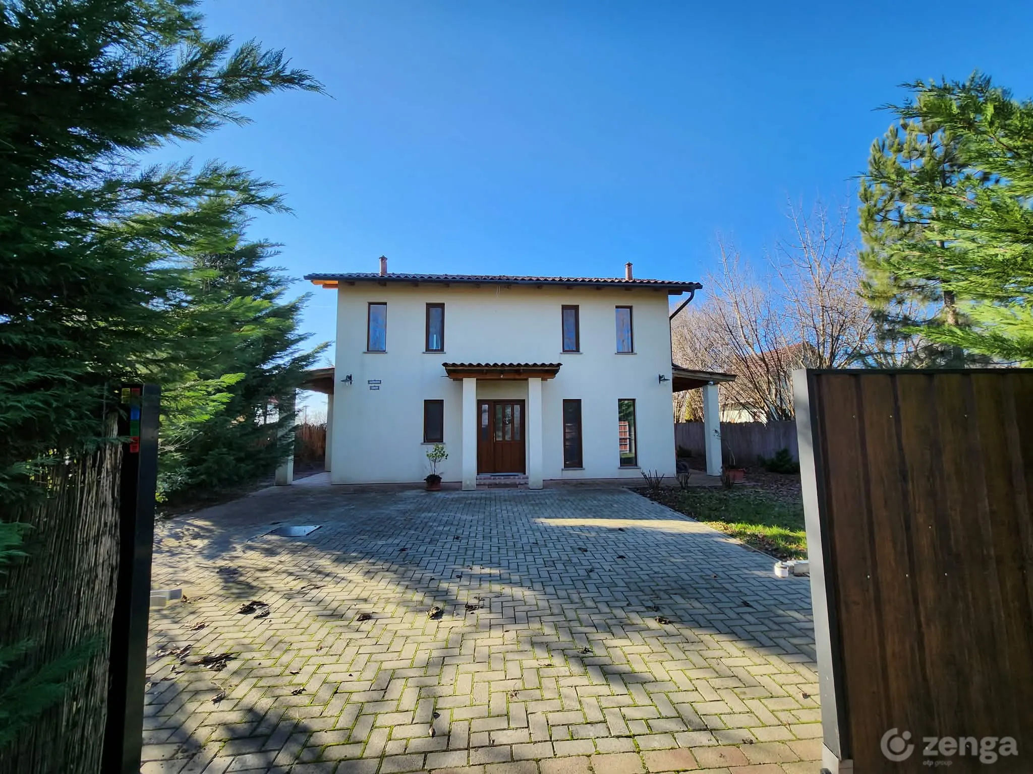 elado-udulo-nyaralo-szarvas-122556055-k6.webp