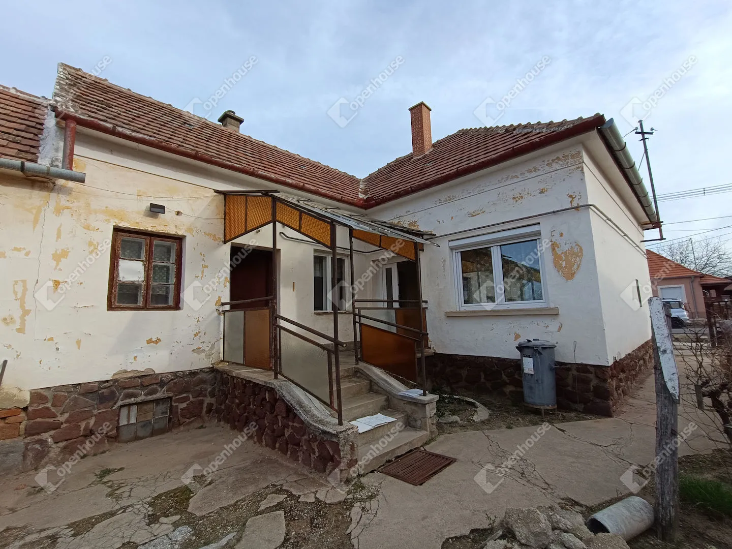elado-csaladi-haz-hegyko-99979347-t6.webp