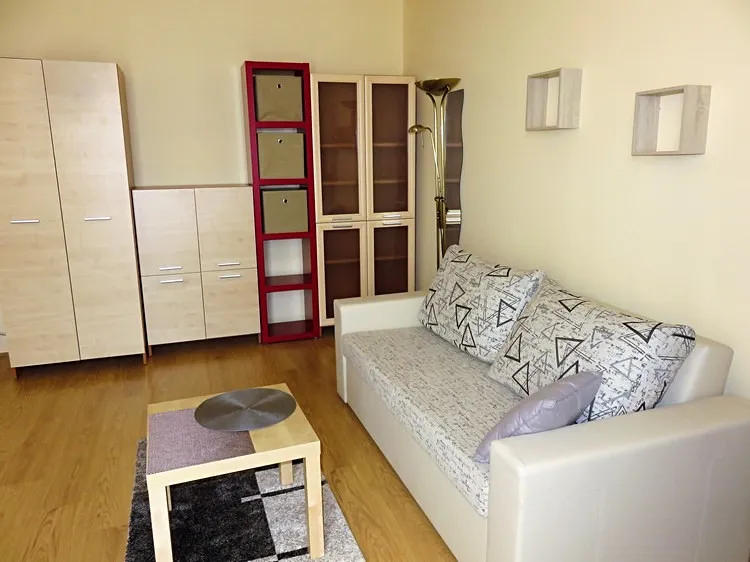 kiado-panellakas-pecs-egyetemvaros-81608919-t6.webp
