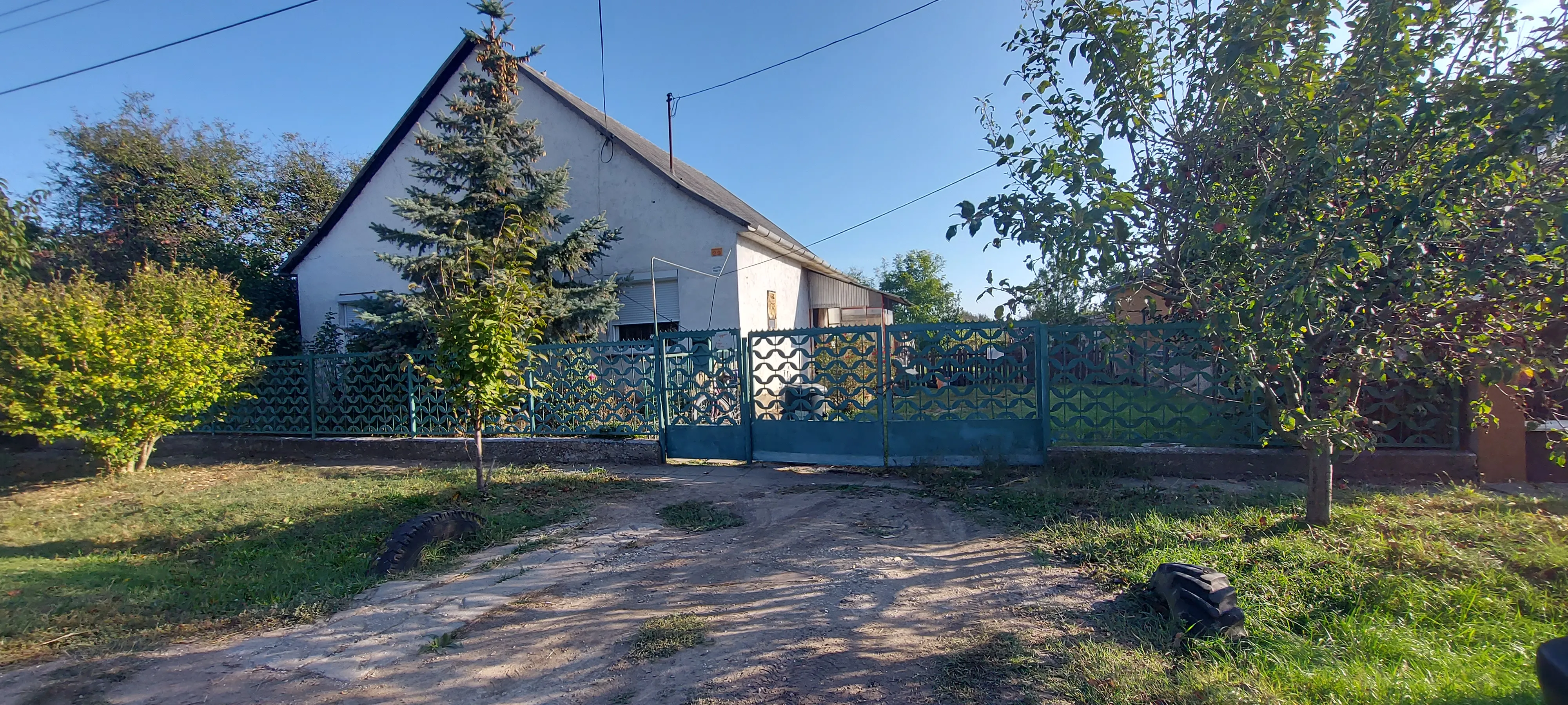 elado-csaladi-haz-lepseny-97716140-t6.webp