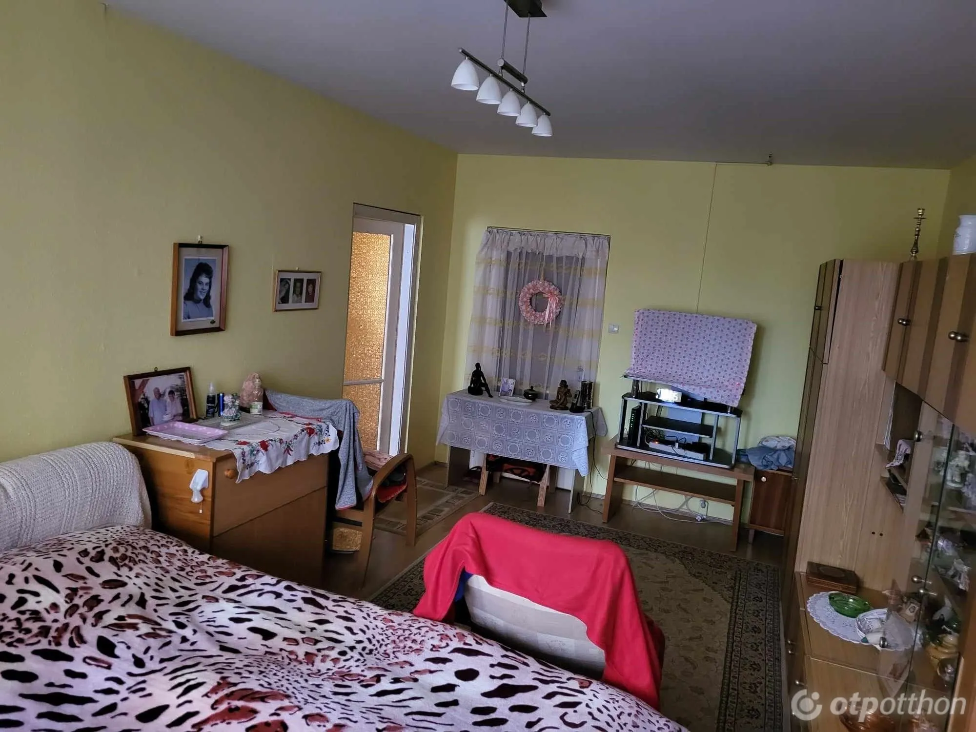 elado-panellakas-dunaujvaros-romai-varosresz-99761159-k6.webp