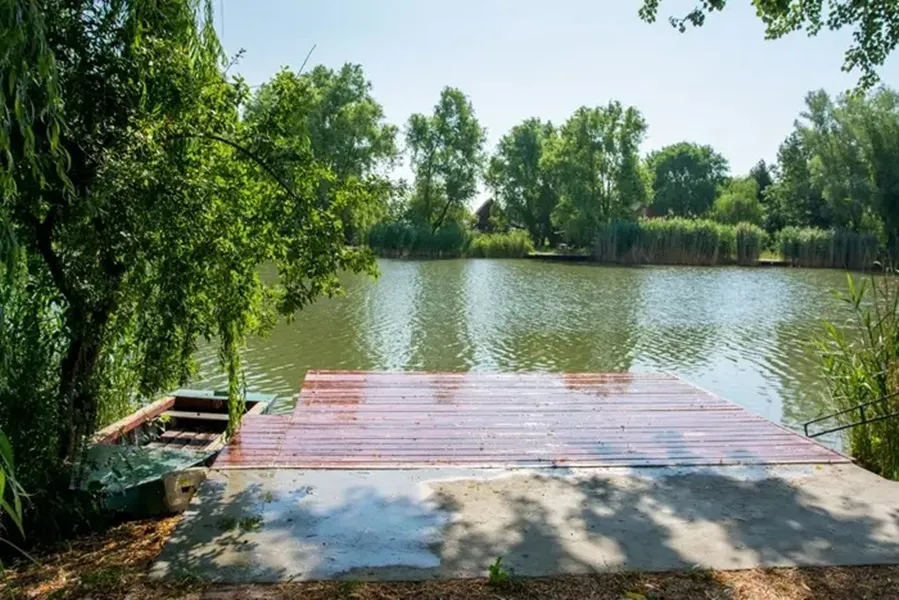 elado-hetvegi-haz-szarvas-90555218-t6.webp