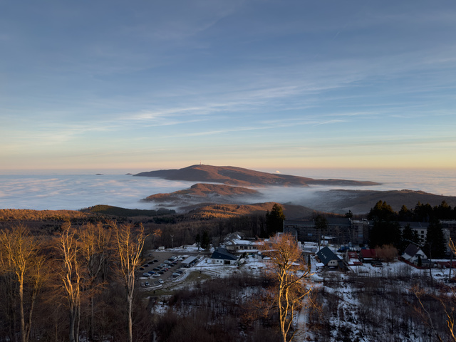 Remek állapotú otthonok tavacskával az ország legszebb vidékén, egy olcsóbb panel áráért