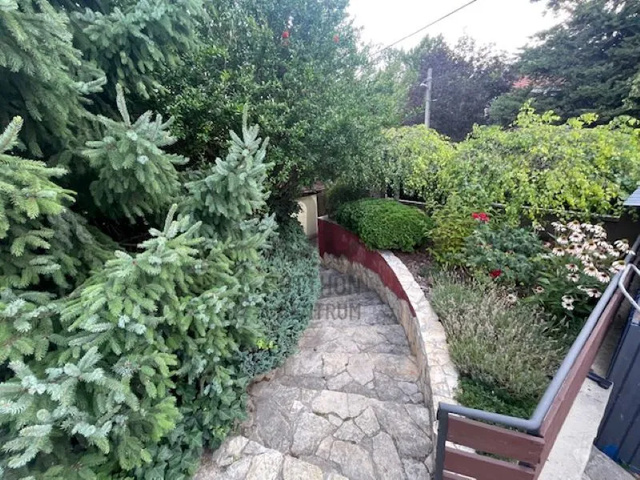 Megnéztük az ingatlant, ahol a reggeli kávé mellé friss kenyérillat és fix hozam jár