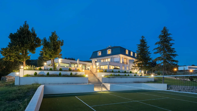 A villa, ahol a Nagy Ő is randizott, kulcsra készen várja új tulajdonosát