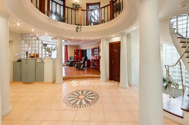 Beáldoznád a praktikumot egy ilyen körgalériáért a fejed felett? 