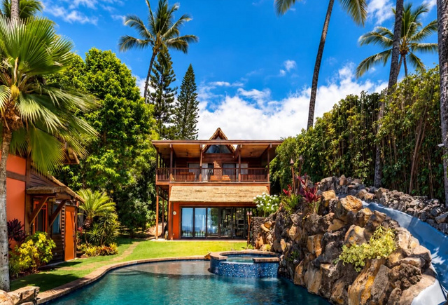 A gumiarcú hollywoodi sztár megválik a hawaii luxus villájától is