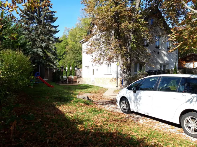 Erdő szélén házikó, abban lakik nagyanyó - De most eladja, a tiéd lehet