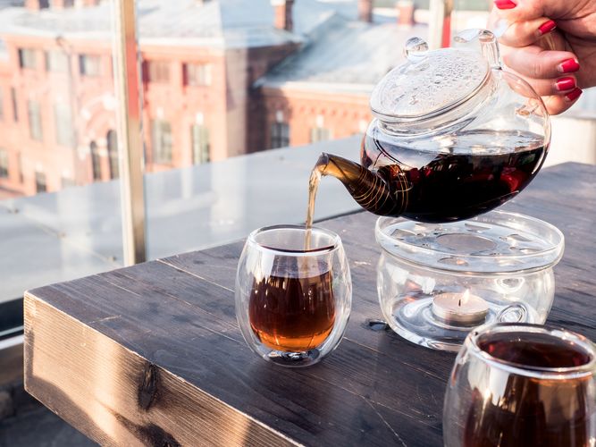 Kávé vagy tea gőzölög a csészédben? Ezért megy nehezen az ébredés