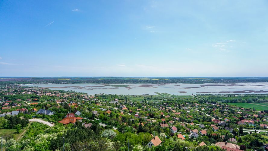 A főváros kapujában: hogy működik ez a gazdasági erőközpont és befektetési paradicsom?