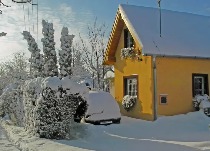 Rajongsz a Holiday romantikus vidéki hangulatáért? Nézd meg ezeket a házakat!