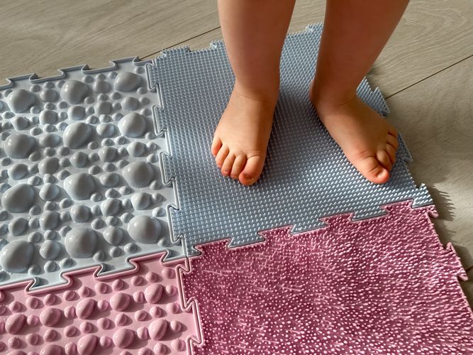 Mit csinálj a hideg járólapon, ha imádsz otthon mezítláb lenni?