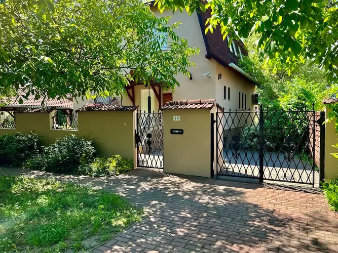 Mindennapi luxusunkat add meg nekünk ma! - kielemeztük ezt a házat Dunakeszin