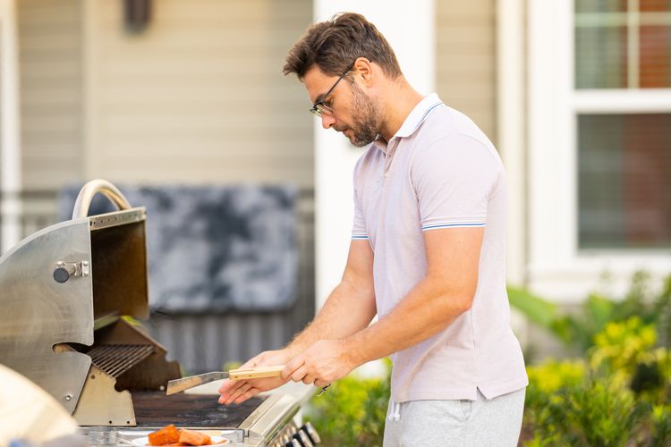 Így alakítsd ki a kerti grillezőt! – Bevált tippek profiktól