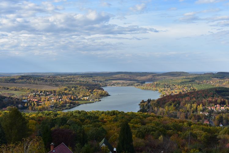 Rejtett magyar tavak: fedezd fel a Balatonon túl rejlő gyöngyszemeket!
