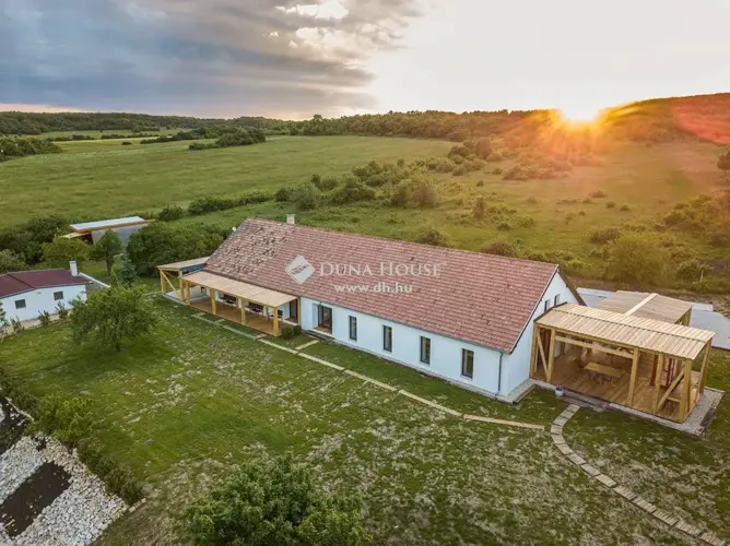 Barokkos megoldást keresel? Láttad már a szegedi Hattyúk tavát? Luxus élet a Balaton-felvidéken
