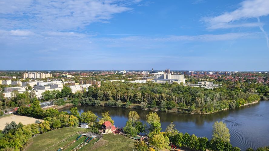 Ez a város lassan megtelik, elindult az expanzió: hogyan hat a növekedés a régióra?