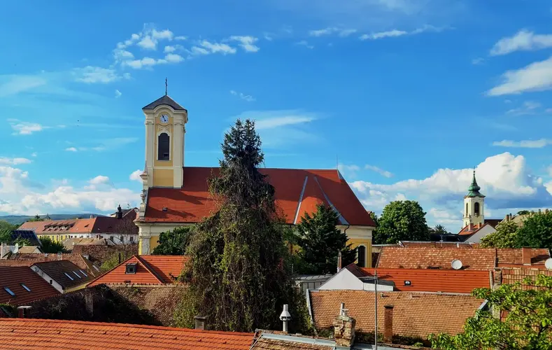 A Duna-parti művészet és történelem a Dunakanyar kapujában