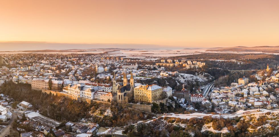 A mesebeli város a Balaton közelében, ahol csak a parkolás jelenthet gondot