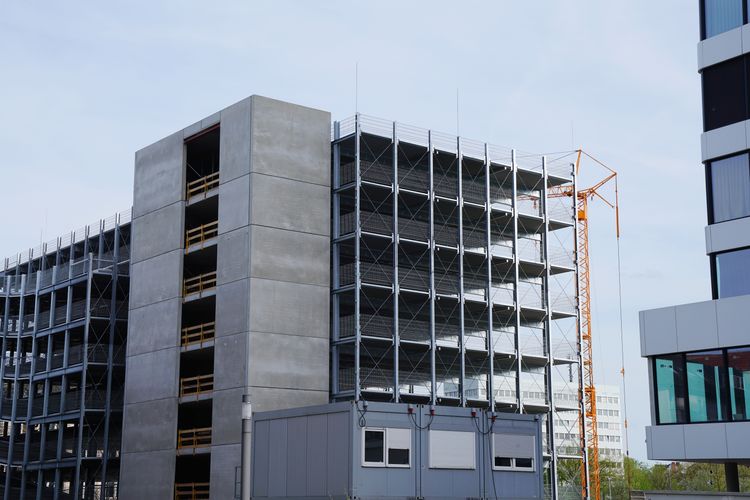 Egy garzonlakás árát is elkérhetik egy újépítésű lakópark garázsáért