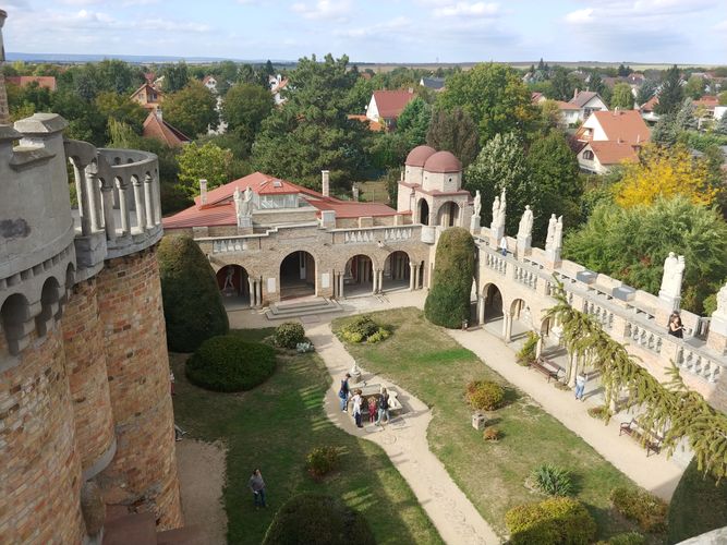 Álomotthonok a székesfehérvári Öreghegy panorámájával