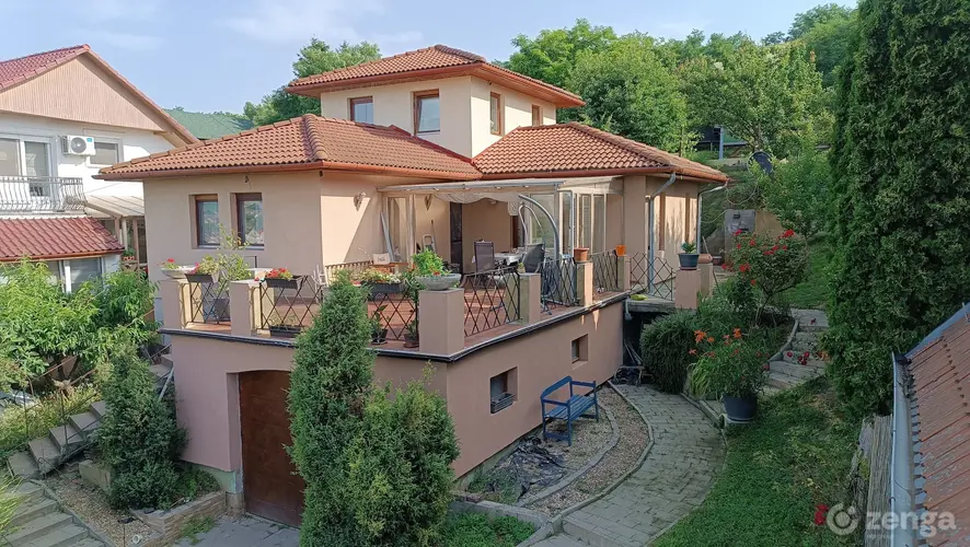 Így változik kültéri nappalivá az idén a kert 