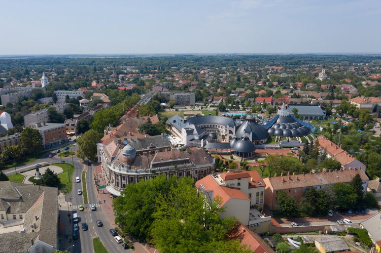 A hagyma fővárosának környékén tízmilliós ingatlanok kínálnak új életet