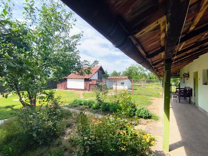 Vidéki életérzés a tízmilliós ingatlanok és a tanyavilág és a nagyváros határán