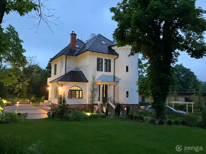 Egy különleges villa a Balaton déli partján – a történelem és a luxus találkozása