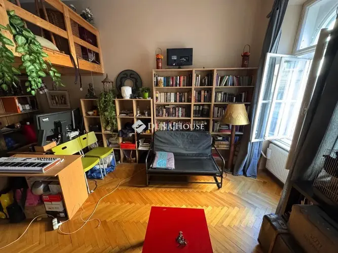 Mi éri meg jobban az egyetemista gyereknek,  bérlés vagy saját lakás?