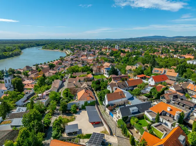Part menti álmok – különleges ingatlanok a tó és a folyó találkozásánál