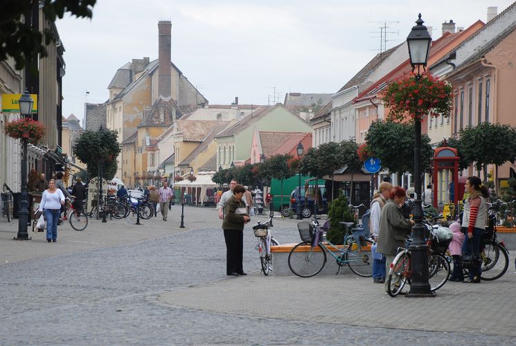 Mosonmagyaróvár: családias életforma és országos átlagnál olcsóbb lakások