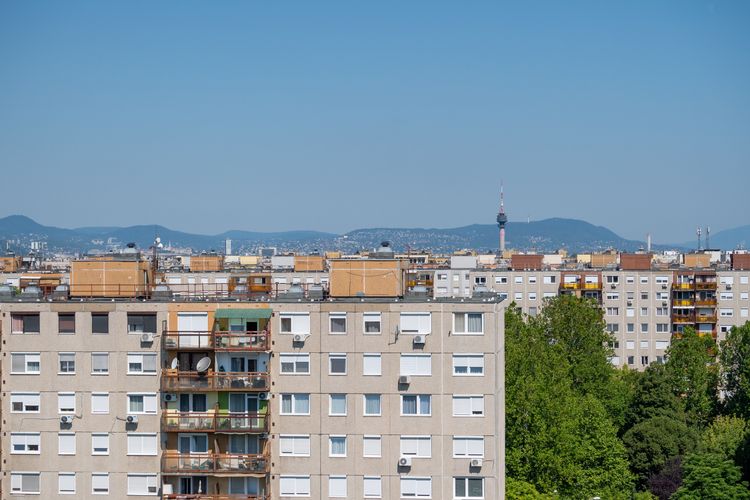 Élet a legfelső szinten – a paneltapasztalat, amit csak az ért meg, aki ott lakik