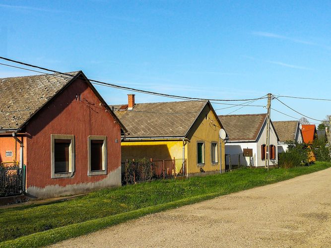 Egymás után zárkóznak be ezek a magyar települések