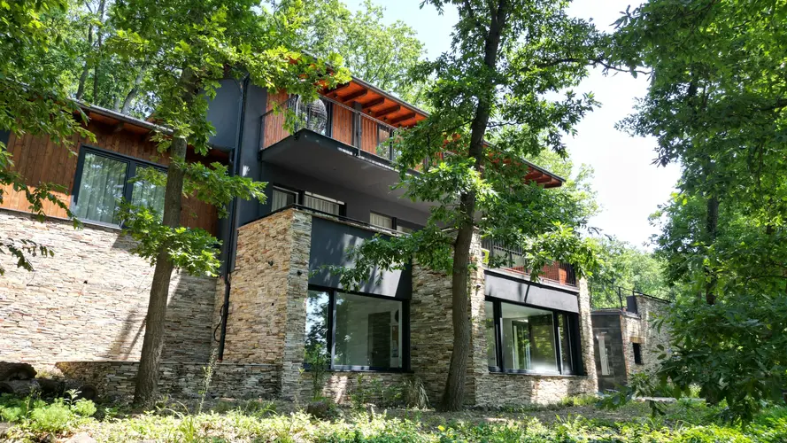 Ezek a Dunakanyar legmesésebb házai