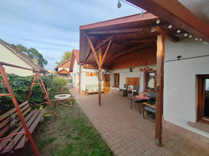 Bájos vidéki ház egy még fel nem fedezett agglomerációs településen