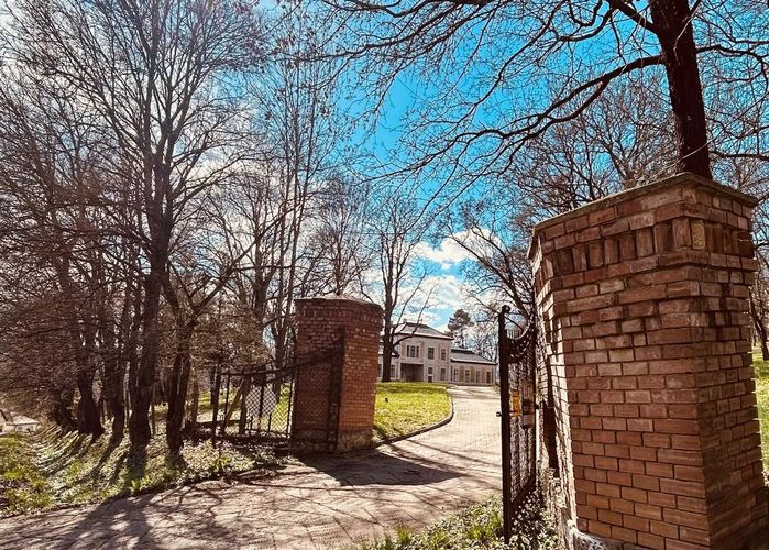 A Barkóczy-kastély titokzatos újjászületése - luxus fenyőkkel