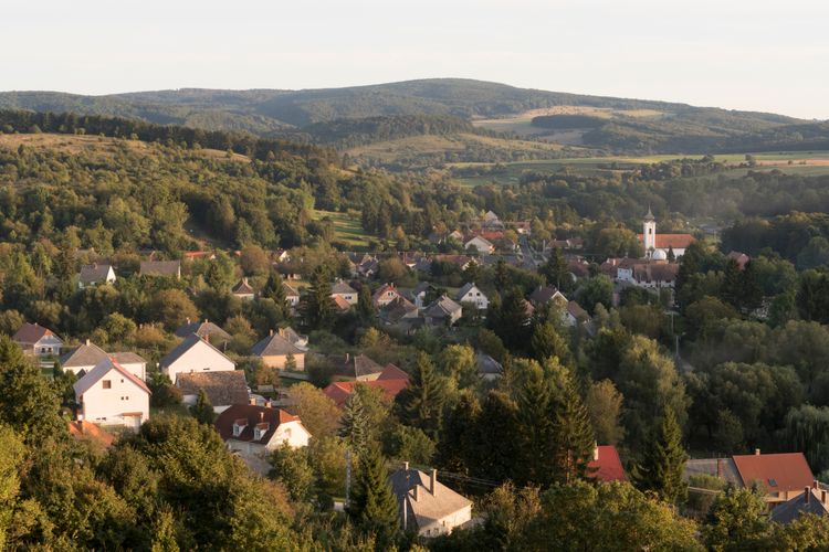Vannak a zsákfalvak és vannak ezek a mesés települések a Bakonyban
