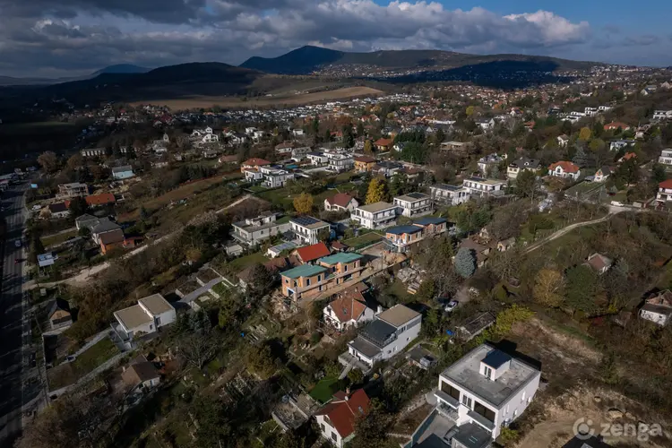 Nyitva van az Aranykapu az Aranyvölgyi Villaparkban