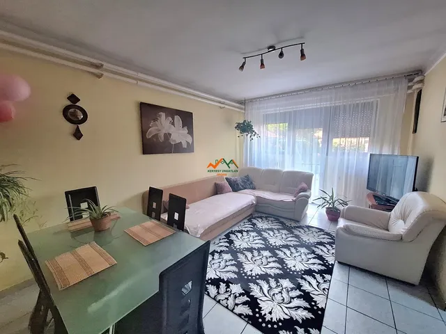 elado-csaladi-haz-tokol-96932711-t1.webp