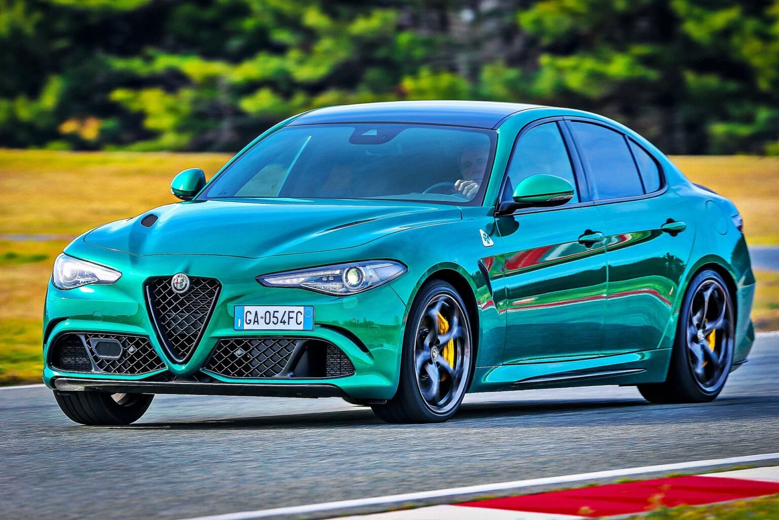 alfa-romeo-giulia-qv-cennik-2022-otwarcie-1536x1025.webp