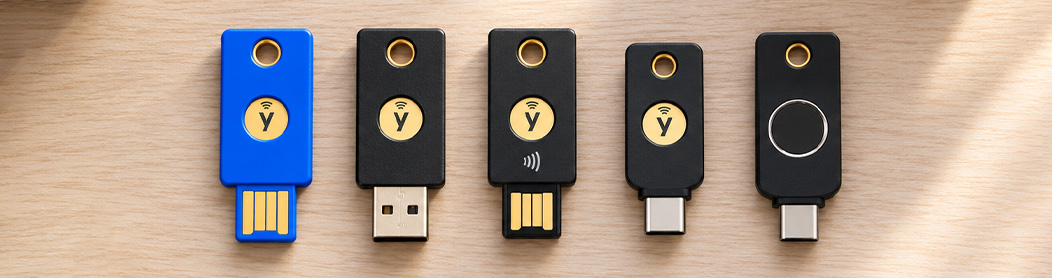 yubikey-flatlay-foto.jpg