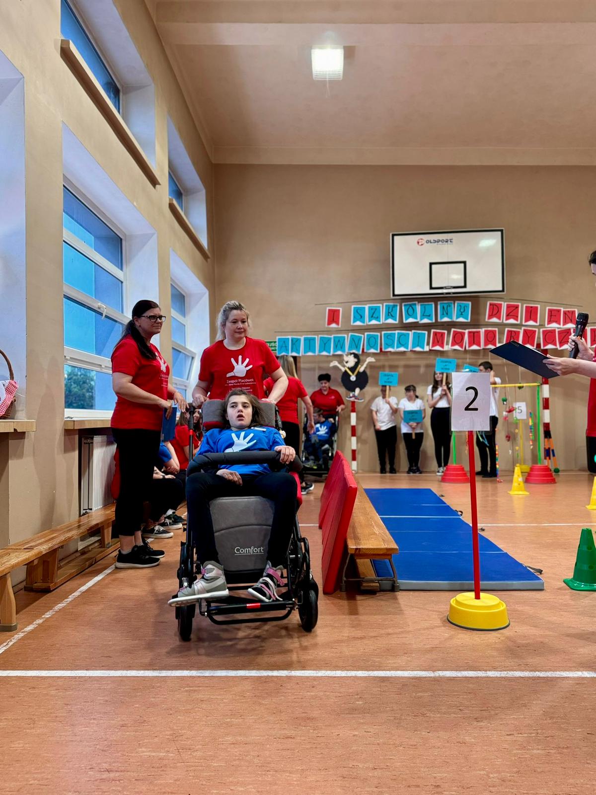 MATP Olimpiad Specjalnych | Dziewczyna na wózku podczas konkurencji sportowych.jpg