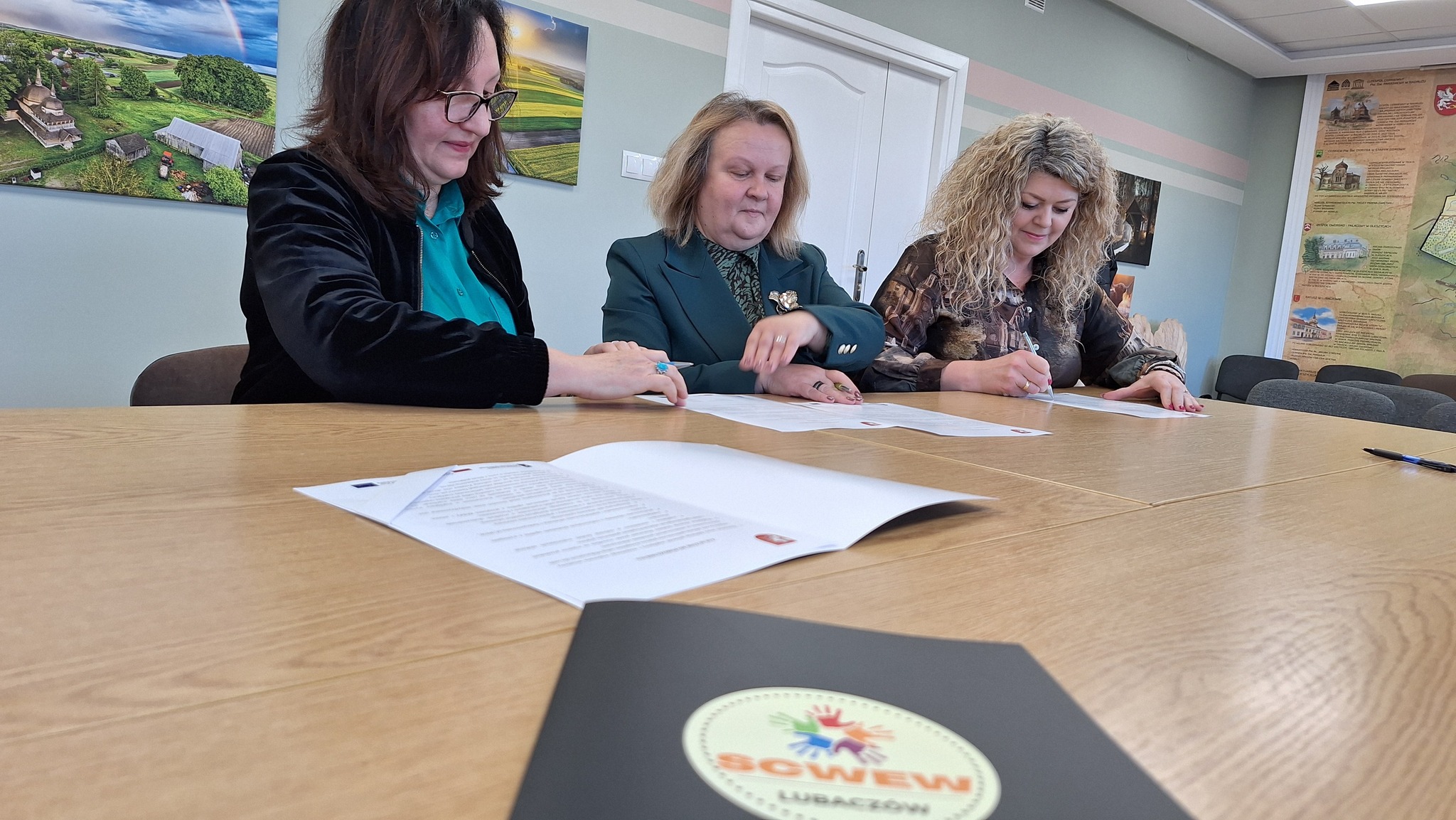 Powiat Lubaczowski otrzymał dofinansowanie grantowe w ramach projektu „Budowa skoordynowanego systemu pomocy specjalistycznej opartego na Specjalistycznych Centrach Wspierających Edukację Włączającą” | 581924200_122174729144428696_95065912834512438_n.jpg