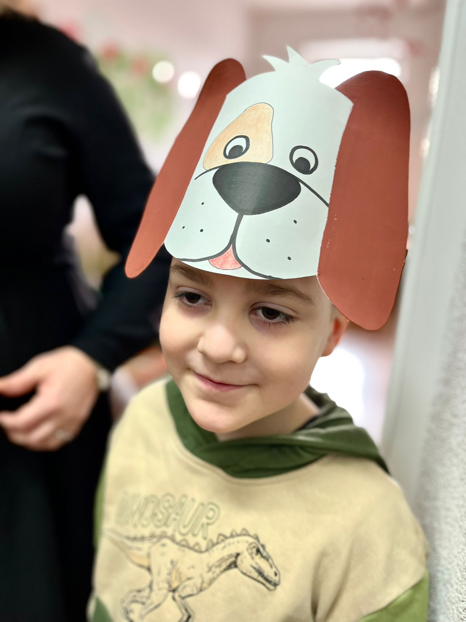 Dzień Babci i Dziadka w przedszkolu | Chłopiec przebrany za pieska.jpg